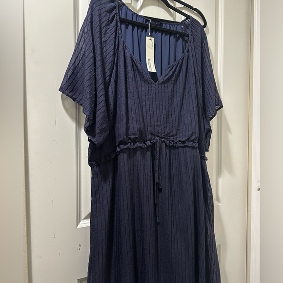 Bloomchic Plus Size Solid Striped Notched Ties Up Pocket Flutter Maxi Dress - Picture 5 of 7